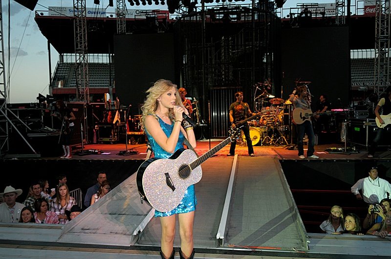 Taylor Swift — Cheyenne Frontier Day — photo 14