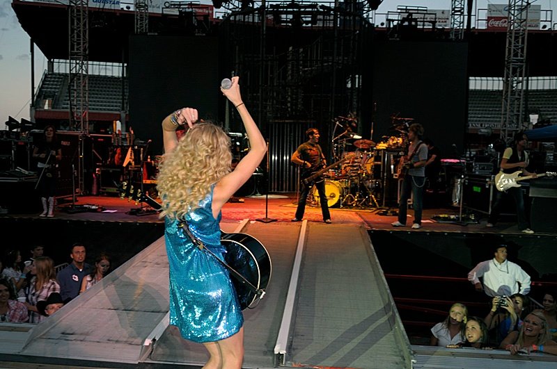 Taylor Swift — Cheyenne Frontier Day — photo 16