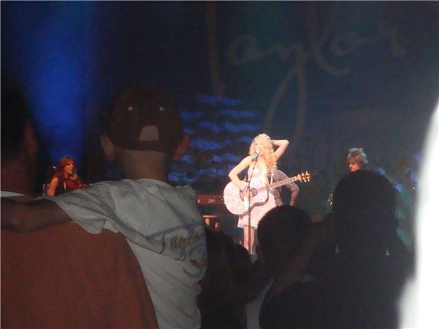 Taylor Swift — @ Iowa — photo 2