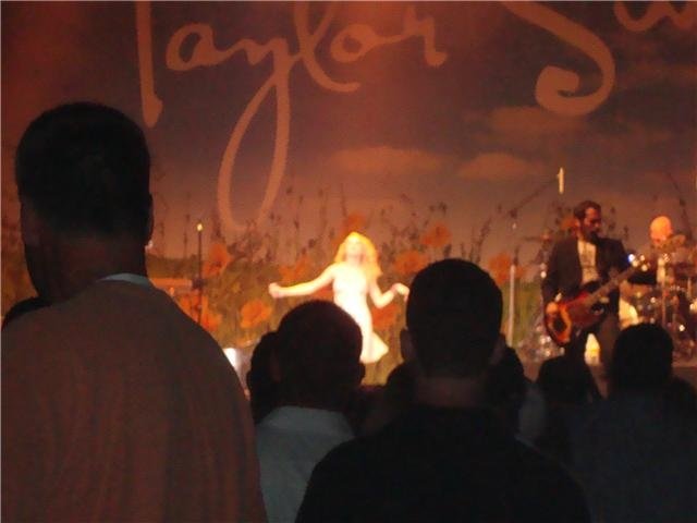 Taylor Swift — @ Iowa — photo 3