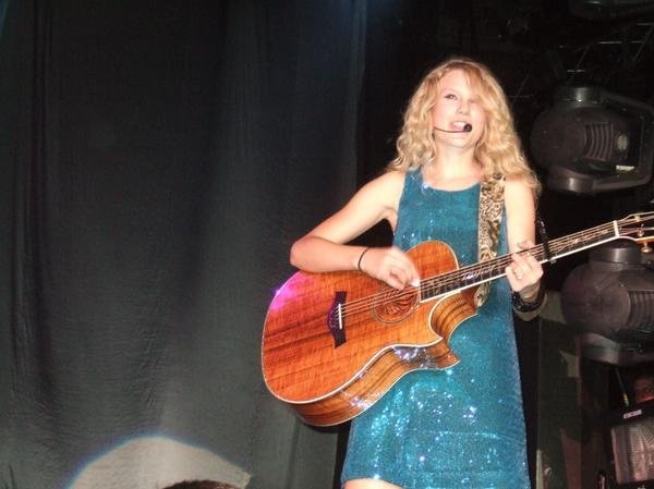 Taylor Swift — @ Midwest Bank Amphitheatre — photo 7