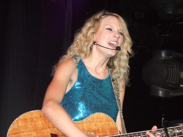 Taylor Swift — @ Midwest Bank Amphitheatre — photo 9