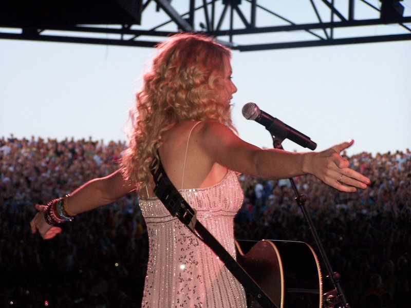 Taylor Swift — @ Milwaukee, Wisconsin — photo 2