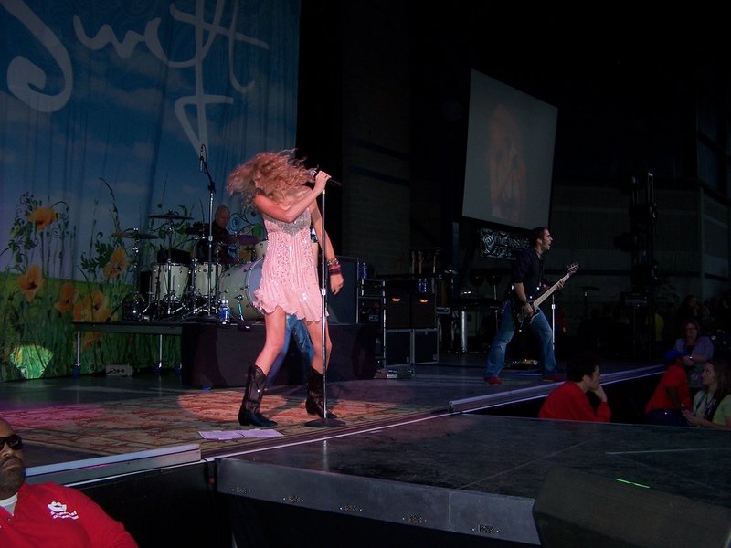 Taylor Swift — @ Milwaukee, Wisconsin — photo 3