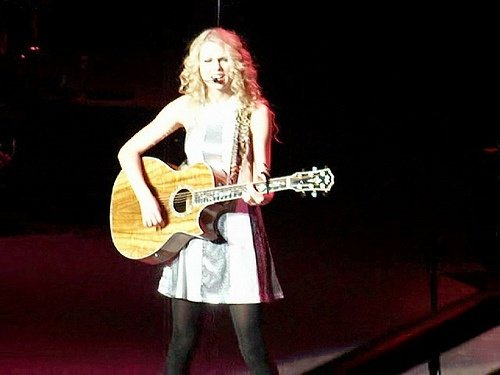 Taylor Swift — @RADFORD, VA — photo 2
