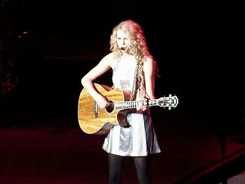 Taylor Swift — @RADFORD, VA — photo 3