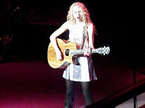 Taylor Swift — @RADFORD, VA — photo 6