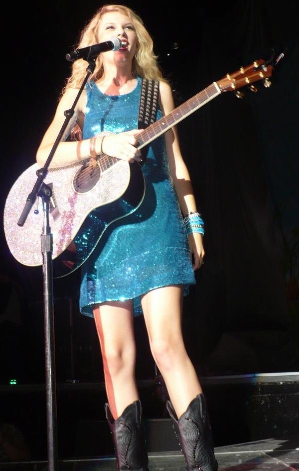 Taylor Swift — @Raleigh North, Carolina — photo 2