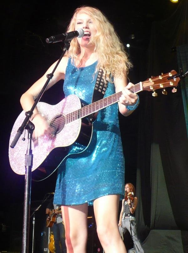 Taylor Swift — @Raleigh North, Carolina — photo 6