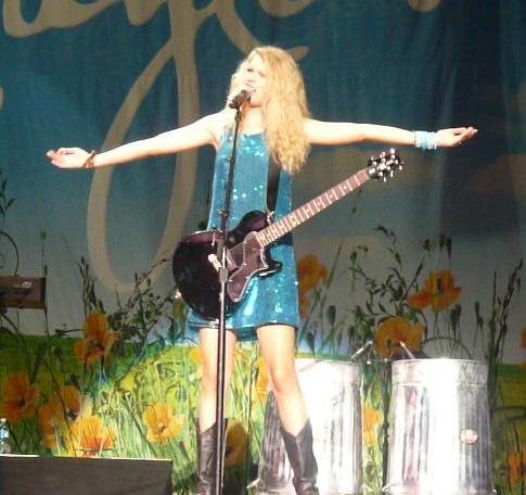 Taylor Swift — @Raleigh North, Carolina — photo 11