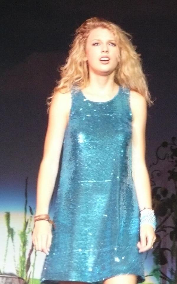 Taylor Swift — @Raleigh North, Carolina — photo 18