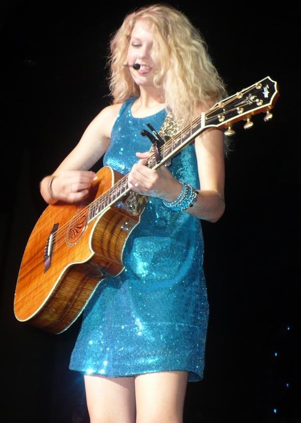Taylor Swift — @Raleigh North, Carolina — photo 24