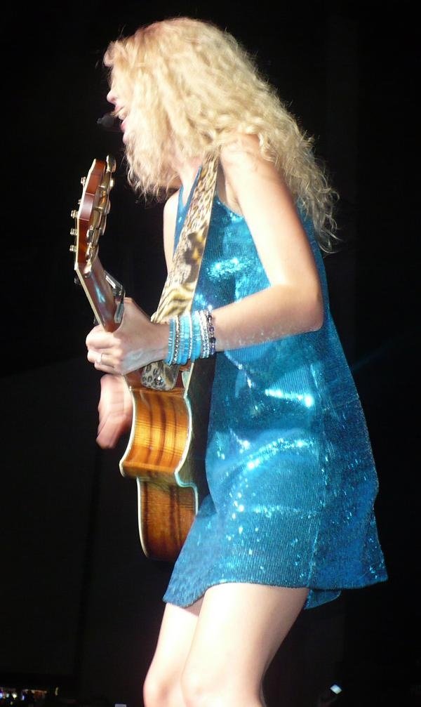 Taylor Swift — @Raleigh North, Carolina — photo 25