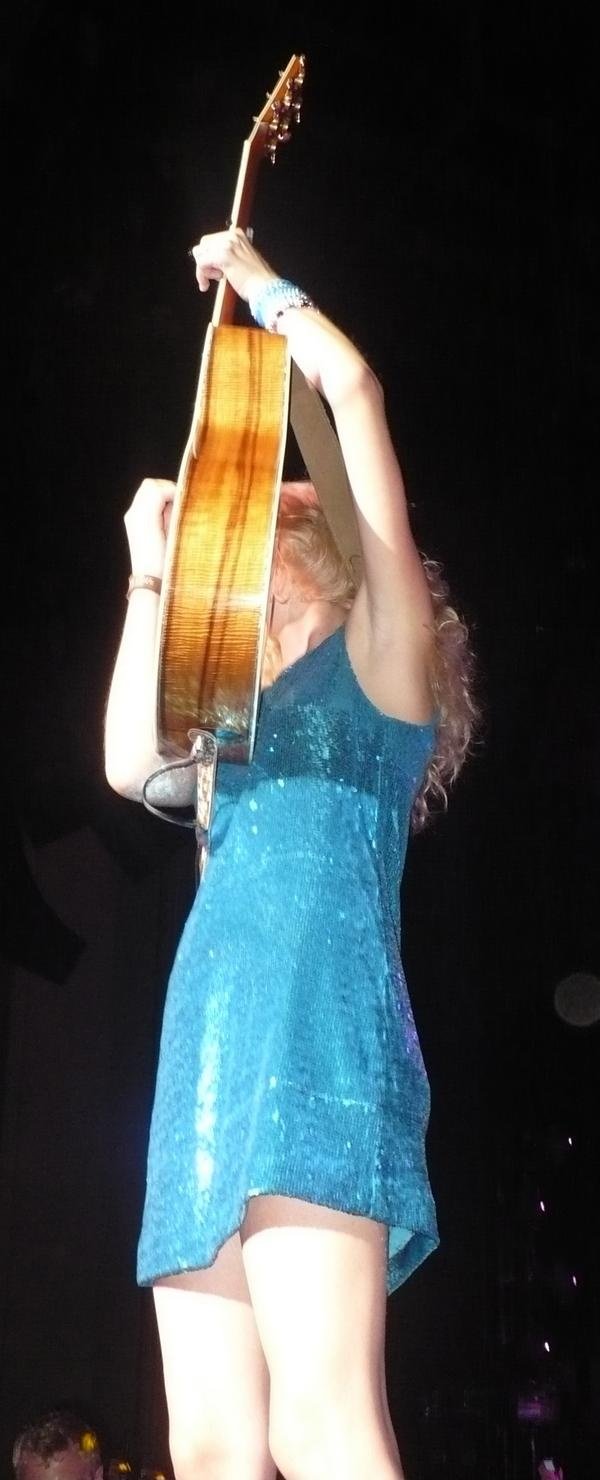 Taylor Swift — @Raleigh North, Carolina — photo 26