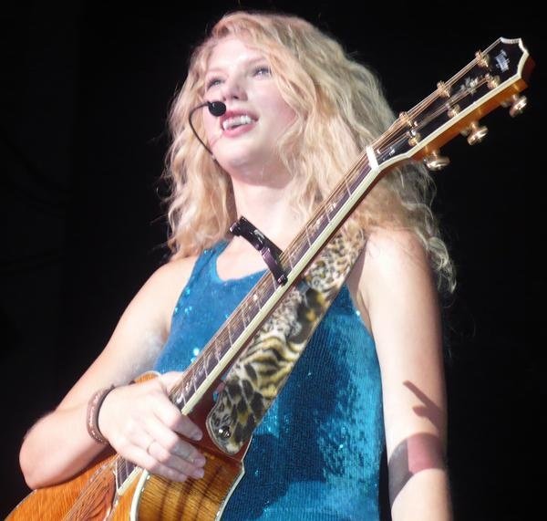 Taylor Swift — @Raleigh North, Carolina — photo 28