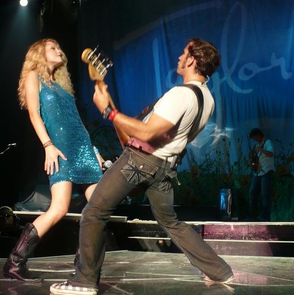 Taylor Swift — @Raleigh North, Carolina — photo 31