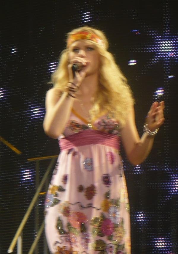 Taylor Swift — @Raleigh North, Carolina — photo 35