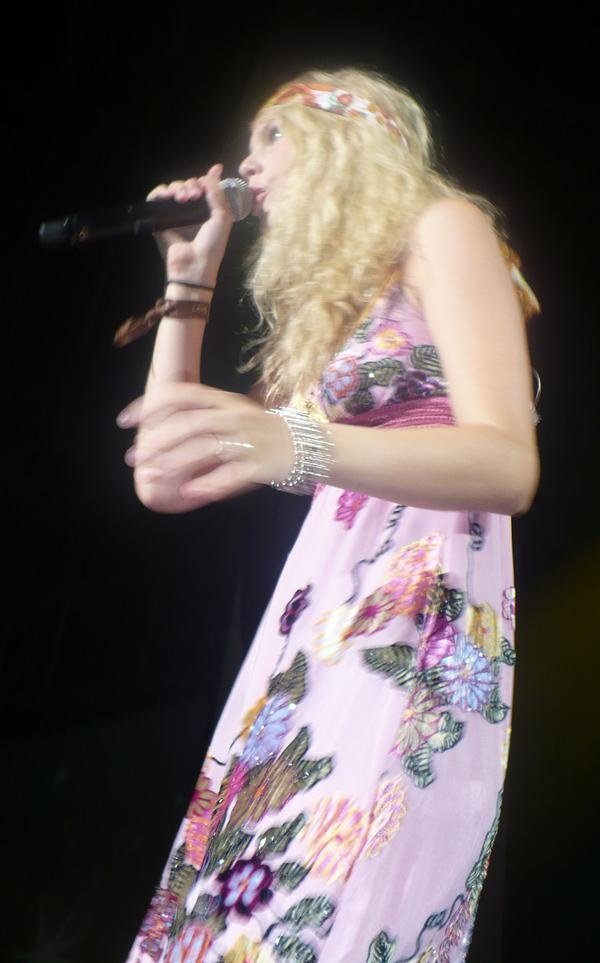Taylor Swift — @Raleigh North, Carolina — photo 39