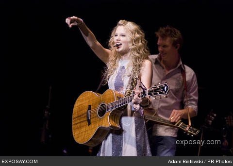 Taylor Swift — @ Rialto Square Theatre — photo 4