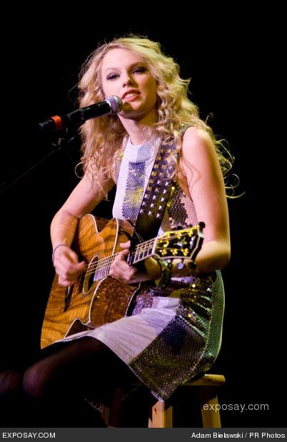 Taylor Swift — @ Rialto Square Theatre — photo 8