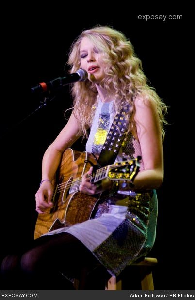 Taylor Swift — @ Rialto Square Theatre — photo 9