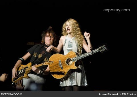Taylor Swift — @ Rialto Square Theatre — photo 10