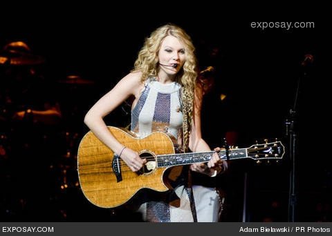 Taylor Swift — @ Rialto Square Theatre — photo 11