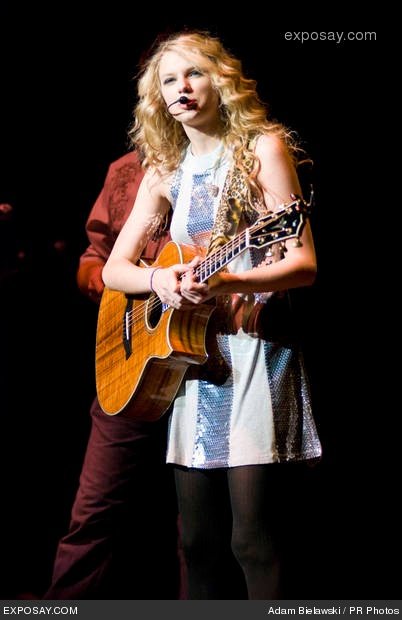 Taylor Swift — @ Rialto Square Theatre — photo 14