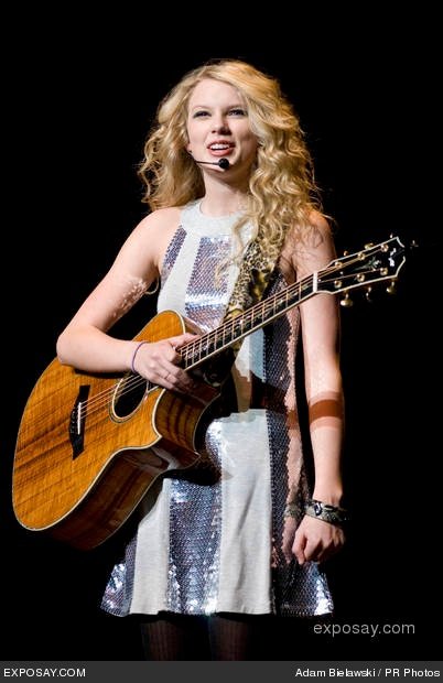 Taylor Swift — @ Rialto Square Theatre — photo 23