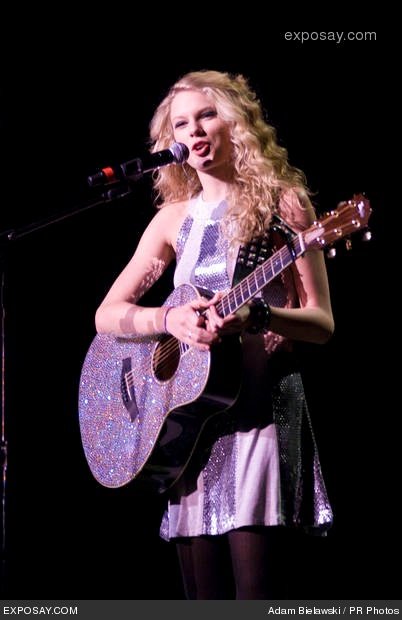 Taylor Swift — @ Rialto Square Theatre — photo 49