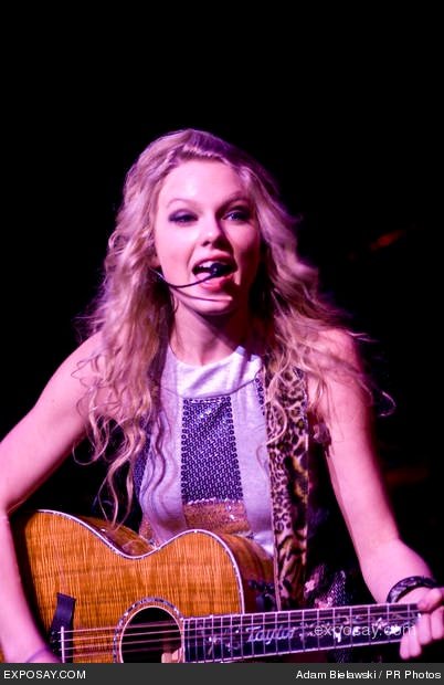 Taylor Swift — @ Rialto Square Theatre — photo 60