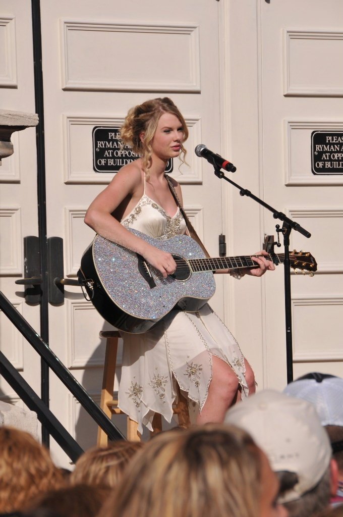 Taylor Swift — @ Ryman Auditorium — photo 3