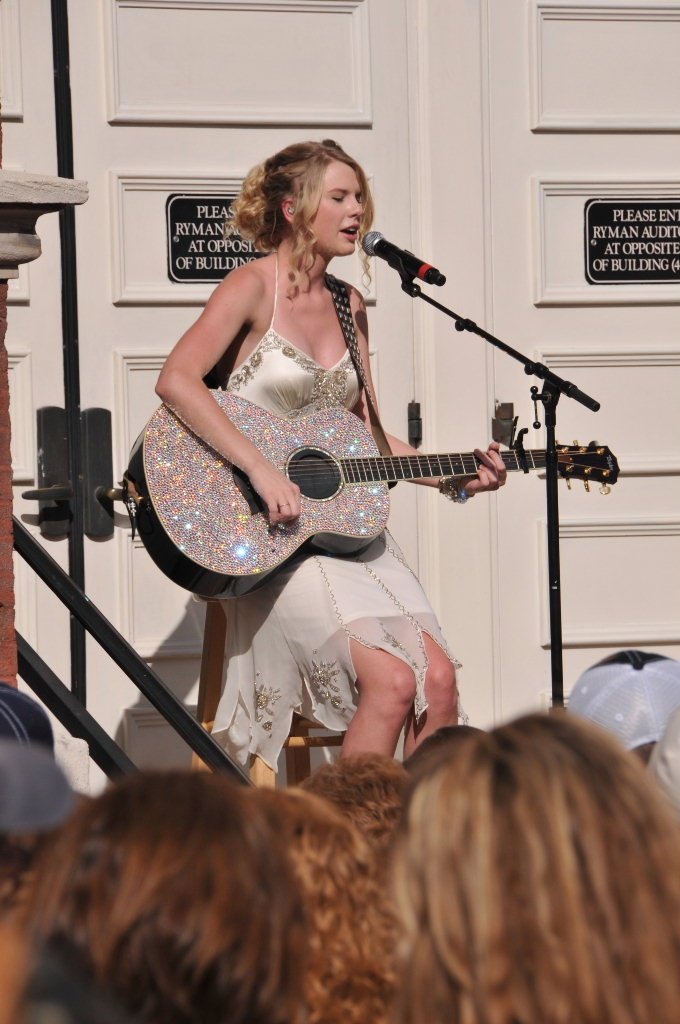 Taylor Swift — @ Ryman Auditorium — photo 5