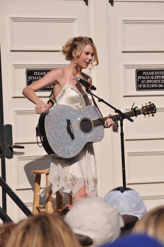 Taylor Swift — @ Ryman Auditorium — photo 6