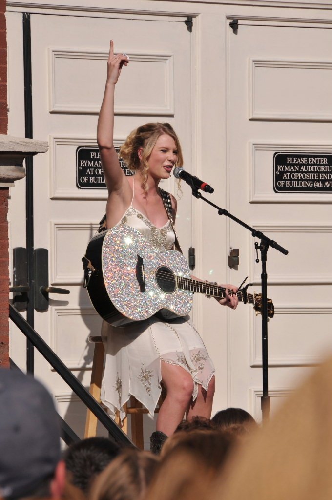 Taylor Swift — @ Ryman Auditorium — photo 8