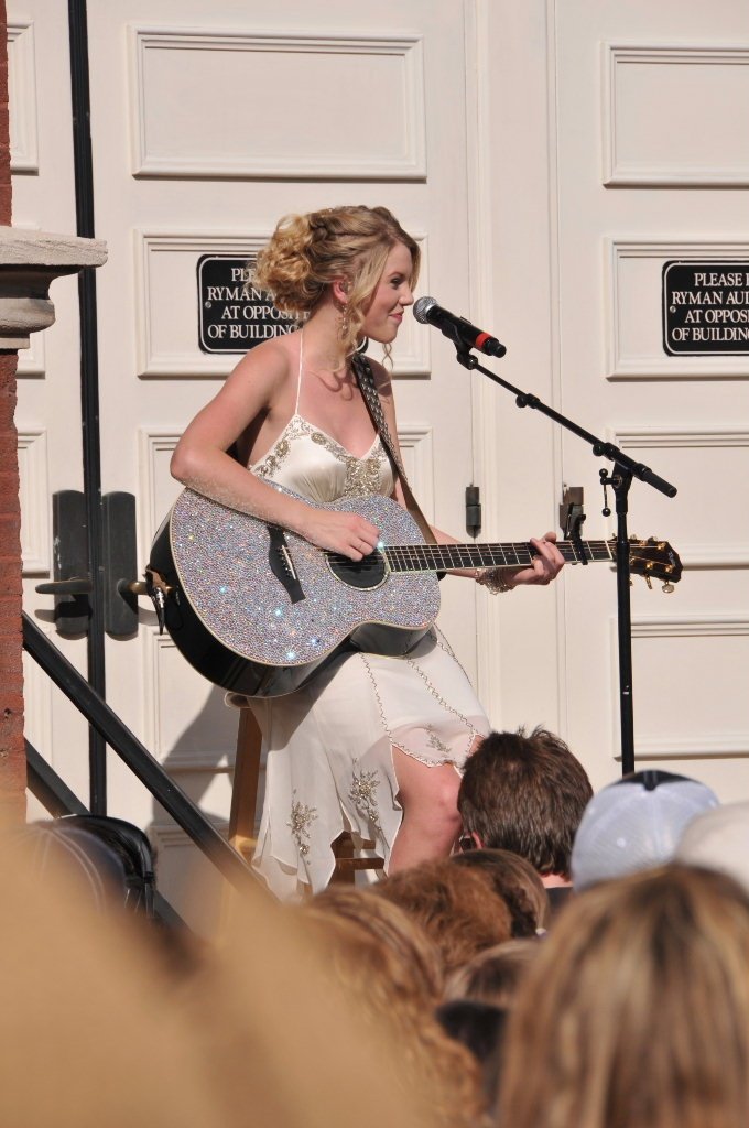 Taylor Swift — @ Ryman Auditorium — photo 9