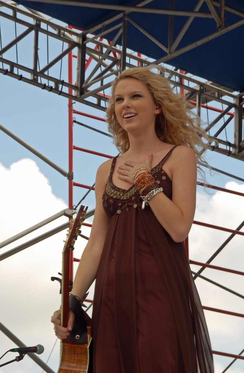 Taylor Swift — South Florida Country Music Festival — photo 5