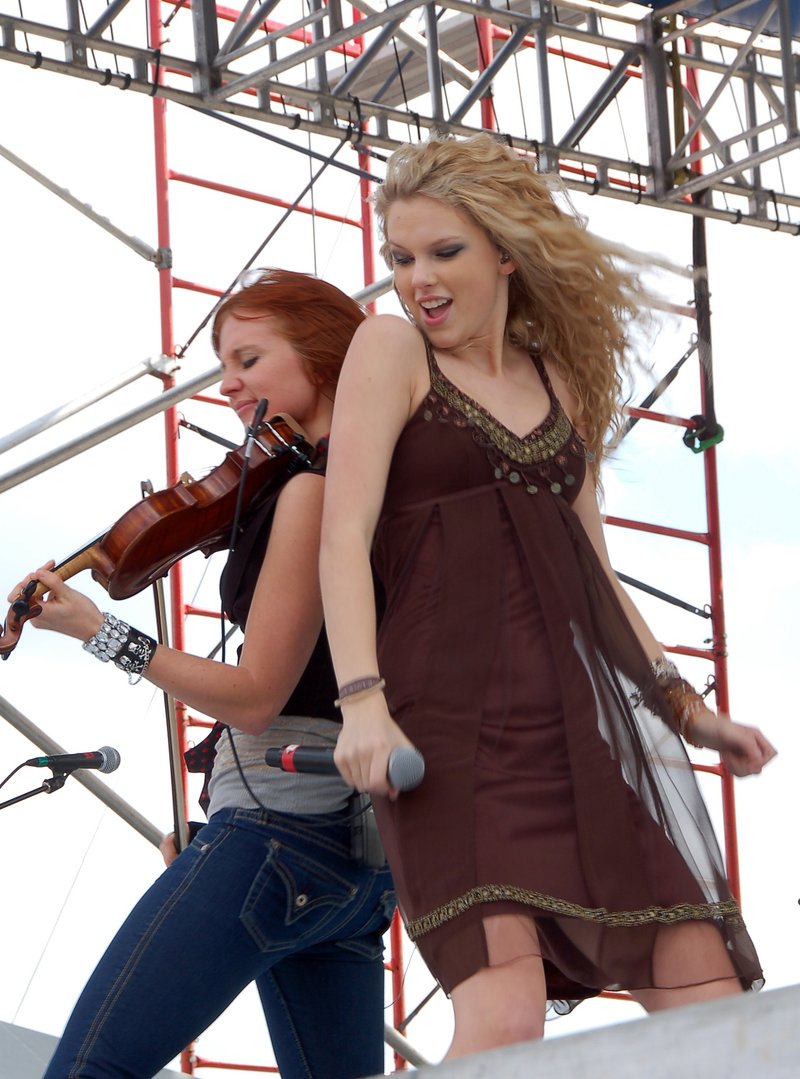 Taylor Swift — South Florida Country Music Festival — photo 7