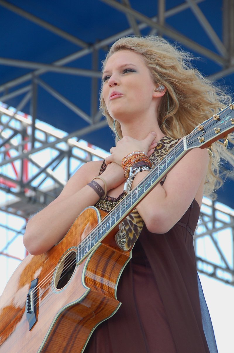 Taylor Swift — South Florida Country Music Festival — photo 8