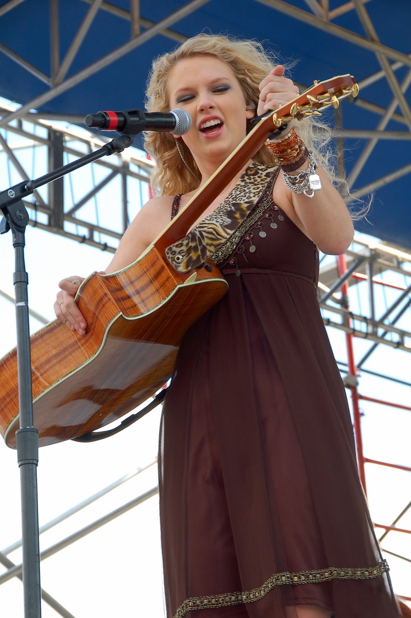 Taylor Swift — South Florida Country Music Festival — photo 9