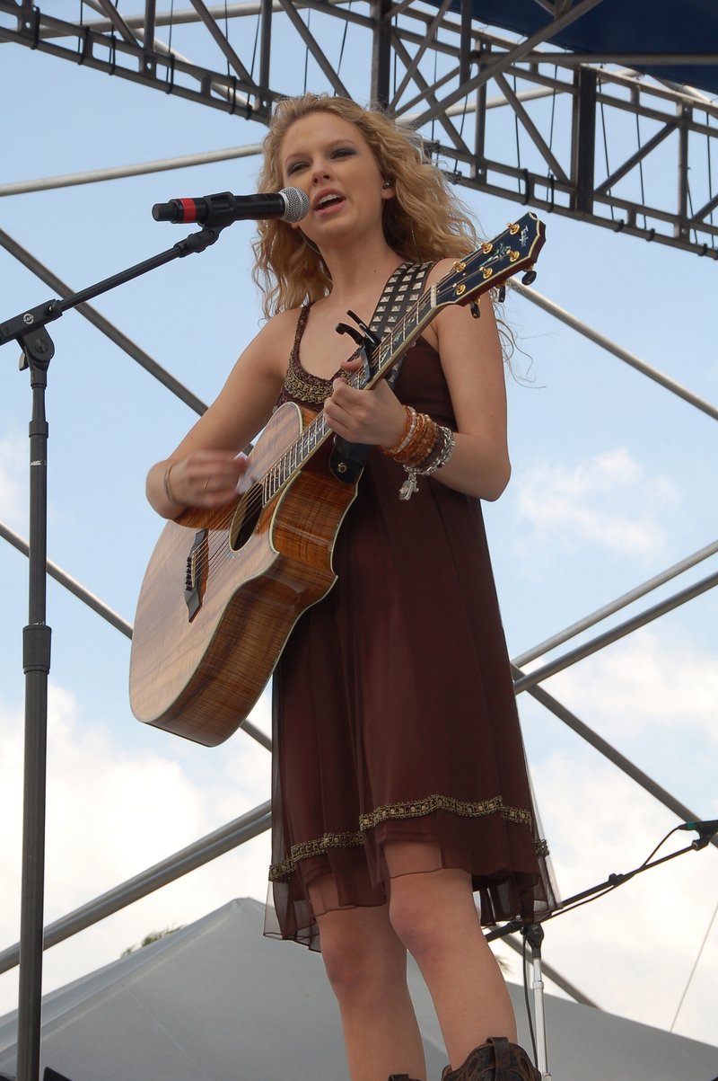 Taylor Swift — South Florida Country Music Festival — photo 11