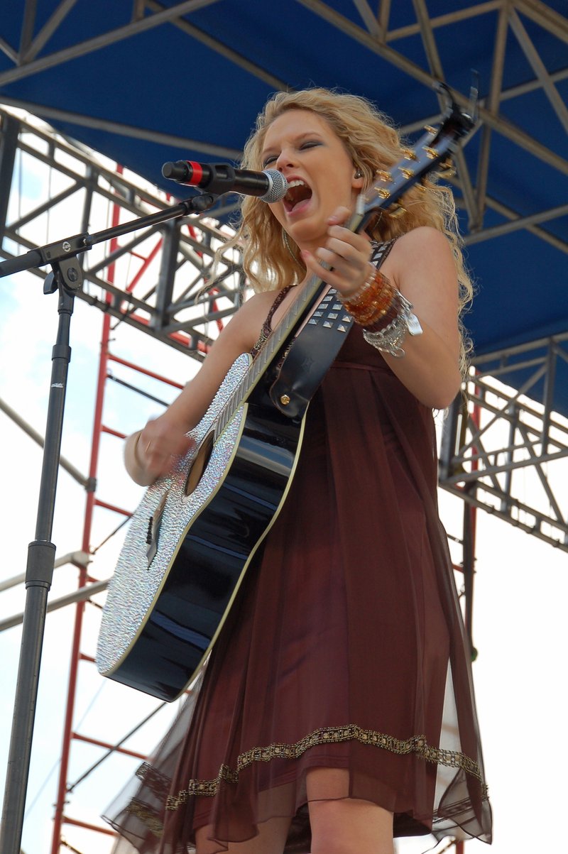 Taylor Swift — South Florida Country Music Festival — photo 16