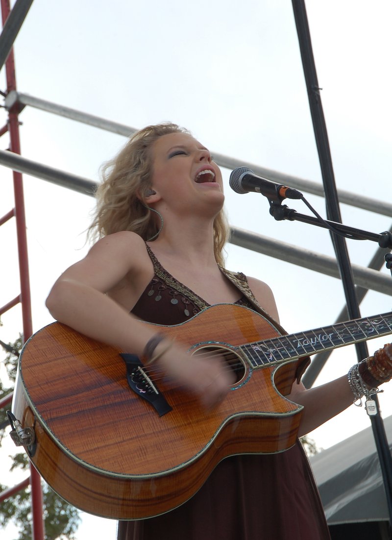 Taylor Swift — South Florida Country Music Festival — photo 18