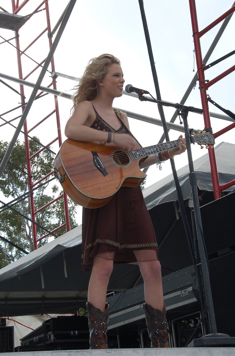 Taylor Swift — South Florida Country Music Festival — photo 19