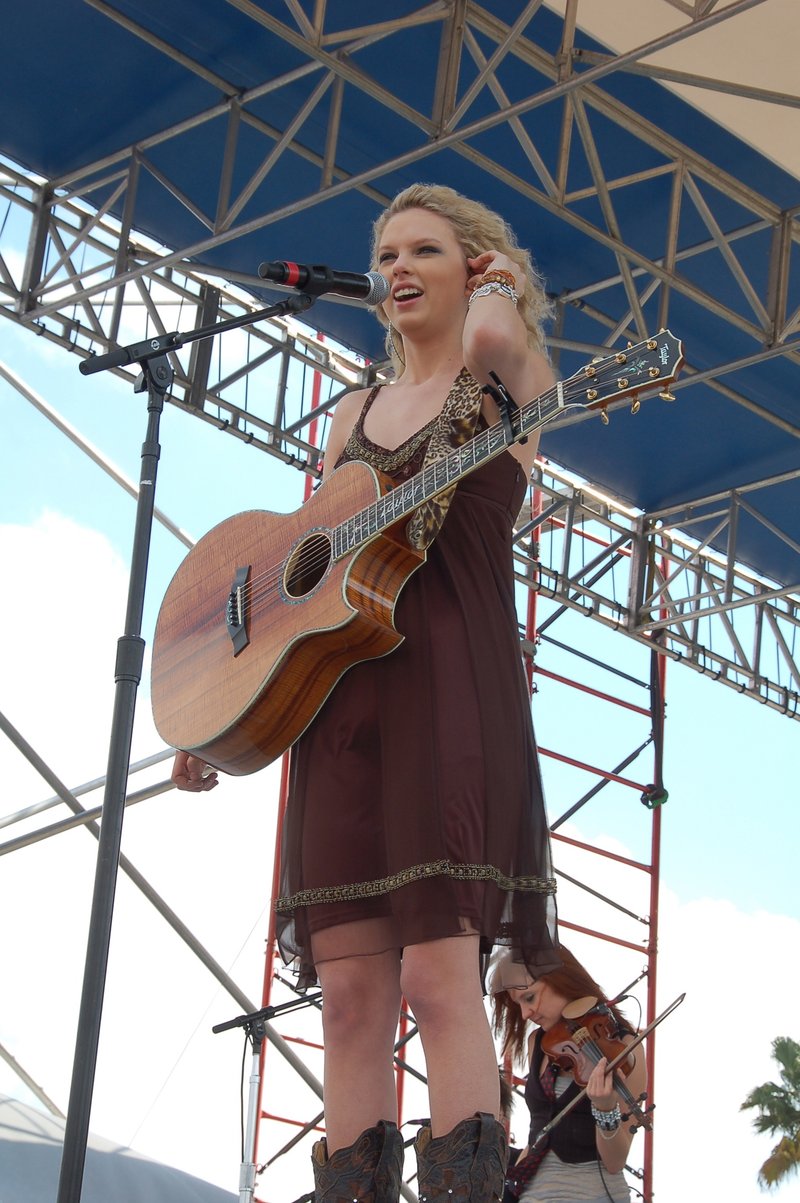 Taylor Swift — South Florida Country Music Festival — photo 20