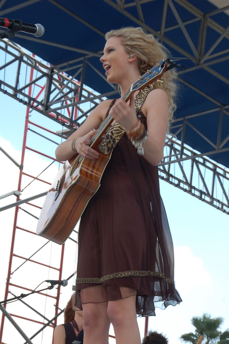 Taylor Swift — South Florida Country Music Festival — photo 21