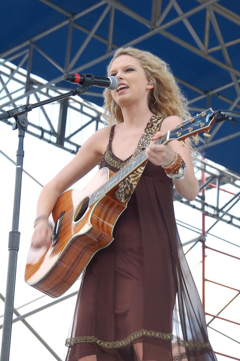 Taylor Swift — South Florida Country Music Festival — photo 22