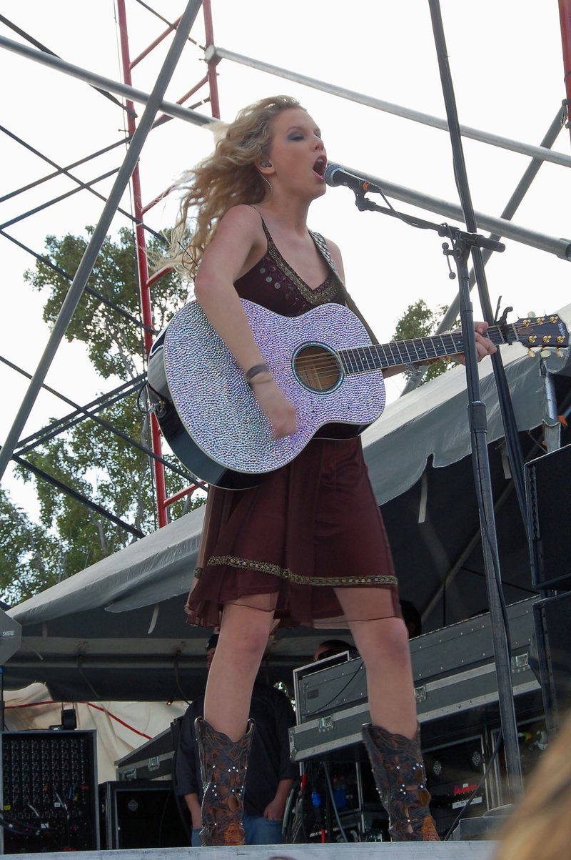 Taylor Swift — South Florida Country Music Festival — photo 28