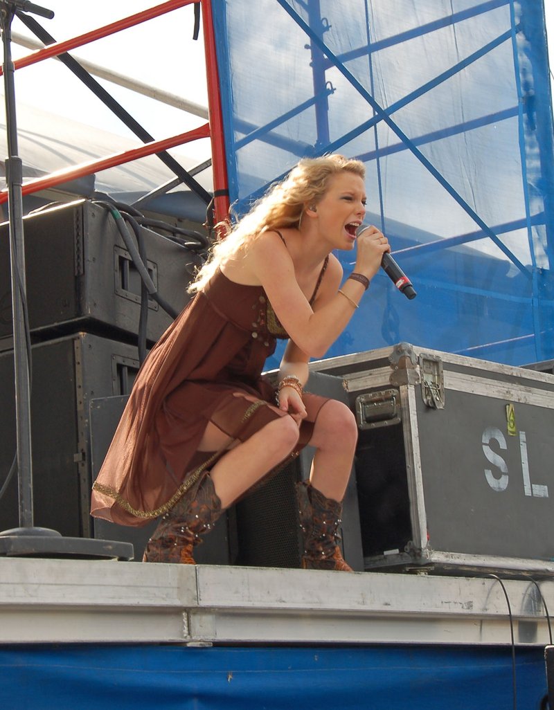 Taylor Swift — South Florida Country Music Festival — photo 29