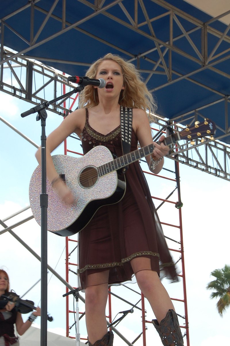 Taylor Swift — South Florida Country Music Festival — photo 38